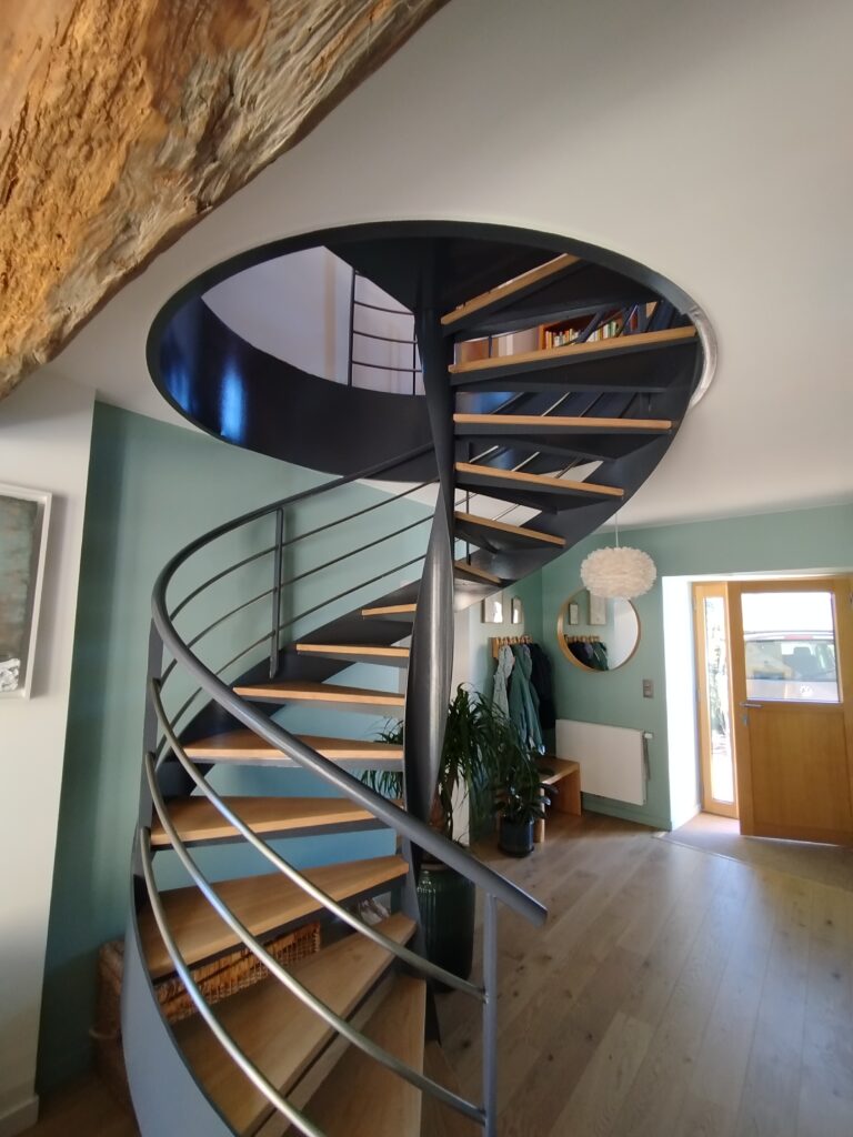 Escalier colimaçon métal bois
