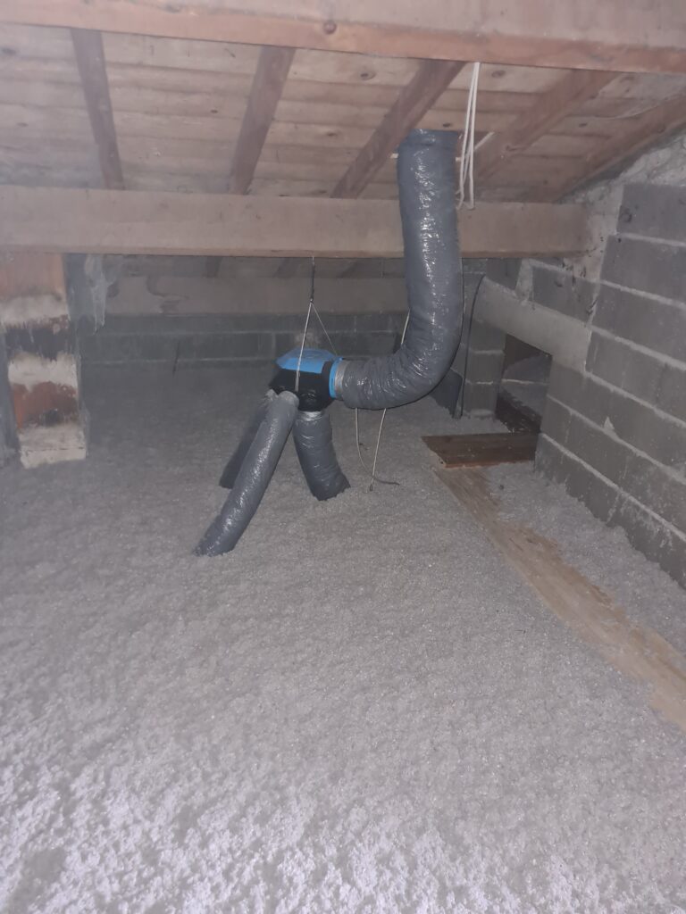 Isolation du comble perdu en ouate de cellulose et remplacement du groupe de ventilation